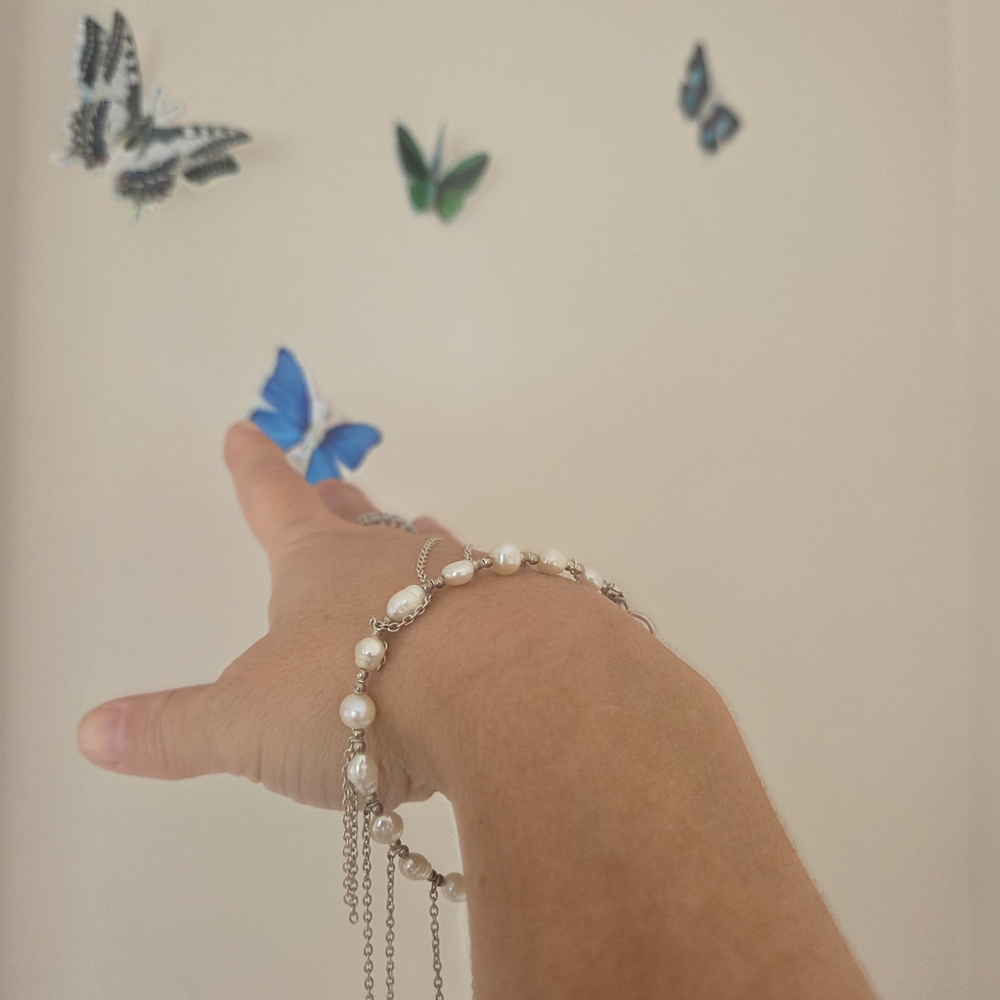 Elegant Pearl and Silver Bracelet